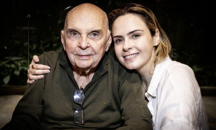 Pai da participante do BBB Ana Paula Renault é internado em BH