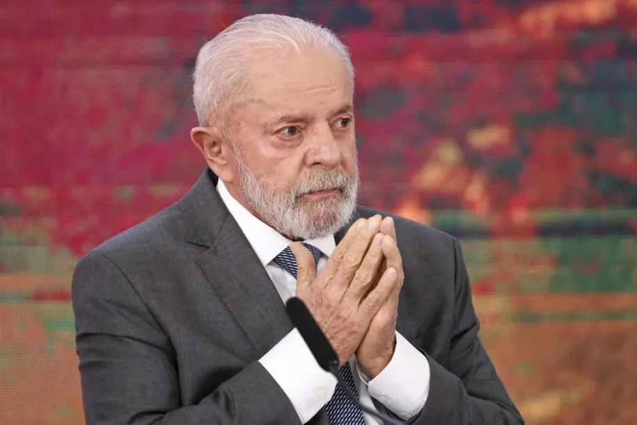 Aprovação do governo Lula desaba para 24% e reprovação sobe para 41%, mostra DataFolha