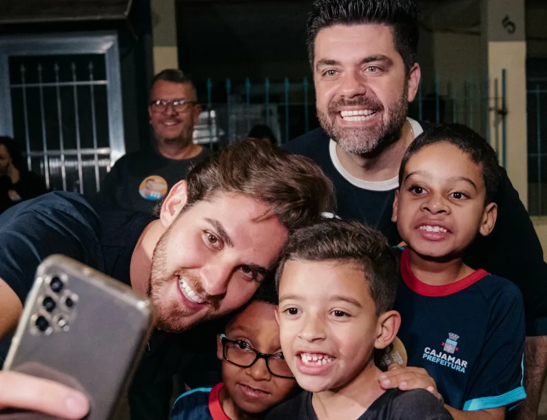 Danilo Joan e Kauan Berto fortalecem parceria em caminhada pelas ruas de Jordanésia
