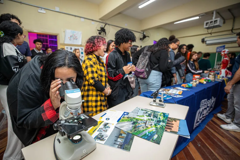 Feira de Profissões reúne mil alunos e apresenta oportunidades de ensino superior em Santana de Parnaíba