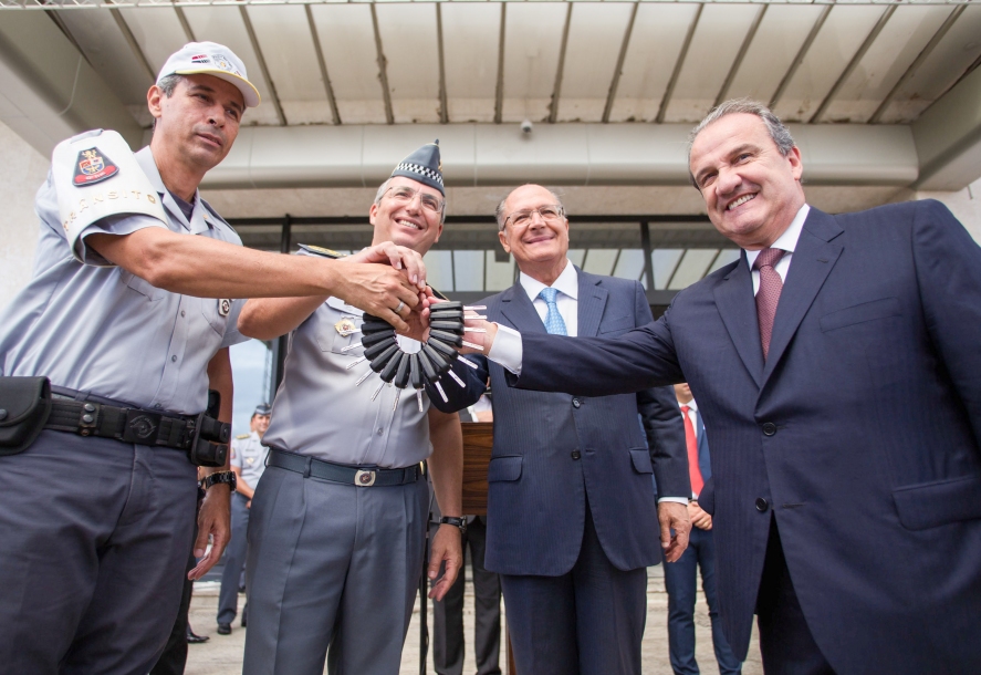 PM recebe 523 novas motocicletas e mais 50 carros de patrulhamento