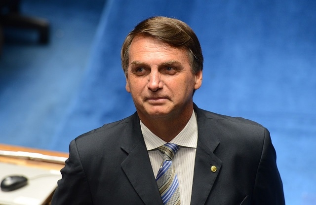 Datafolha divulga 1ª pesquisa de opinião após registro 