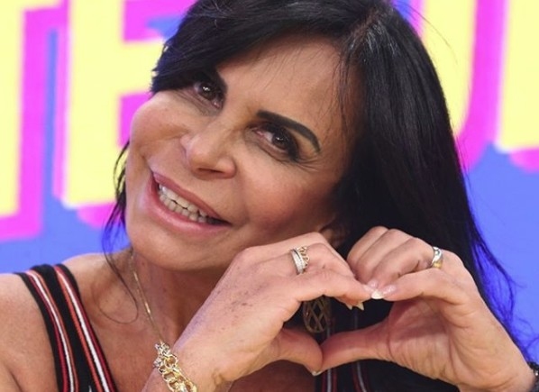 Gretchen mostra transformação após procedimento de harmonização 