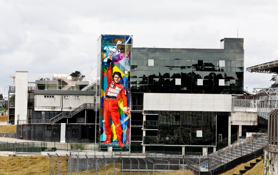Autódromo de Interlagos completa 80 anos e ganha mural de Senna