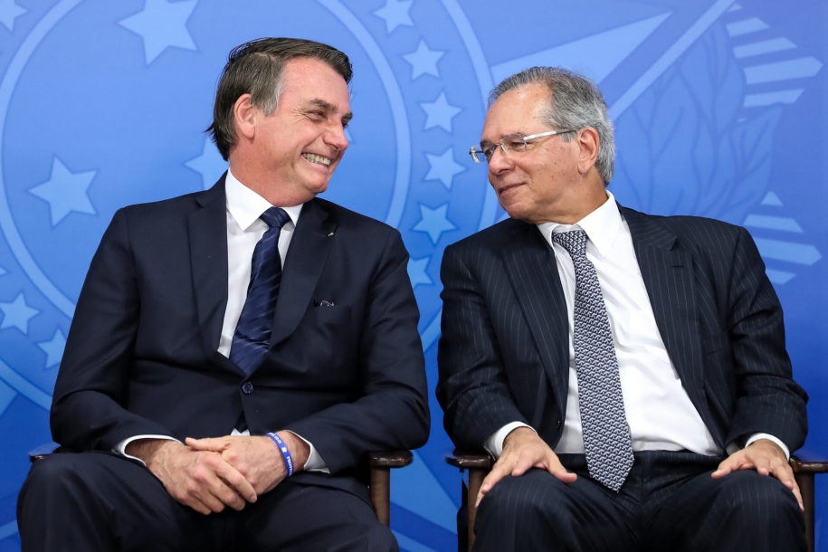 Bolsonaro anuncia programa de renegociação de dívidas com a Caixa