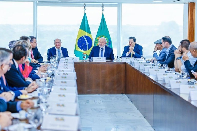 Lula pretende reduzir em até 10,96% o preço de carros de até 120 mil