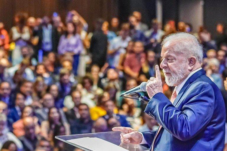 Lula anuncia R$ 121,4 bilhões em investimentos do PAC em Minas Gerais