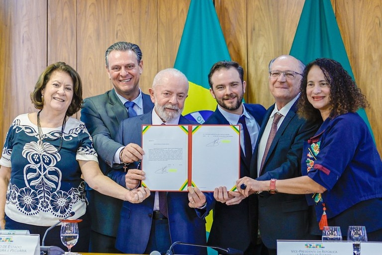 Lula anuncia R$ 15 bilhões em linhas de crédito para empresas do Rio Grande do Sul